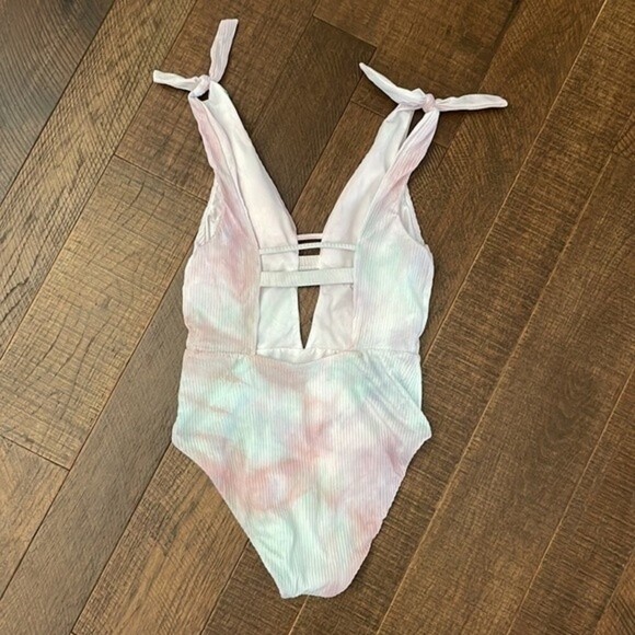 NWT Soluna Tie Dye Ribbed Plunging One Piece Swimsuit Medium - Picture 9 of 9
